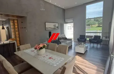 Casa à venda com 3 quartos, com suíte, closet e área de lazer completa