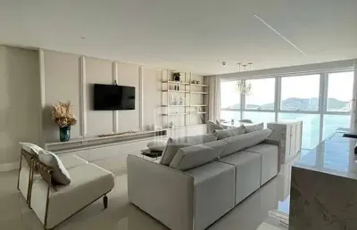 Alto padrão com vista panorâmica da orla finamente decorado