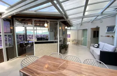 Apartamento garden na  barra sul a 100 metros do mar