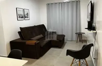 Apartamento completamente reformado e mobiliado, quadra mar