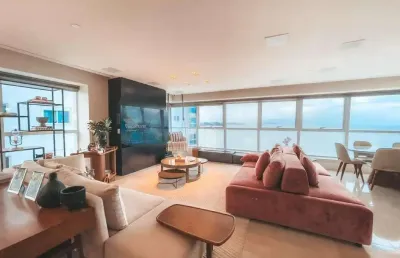 Alto padrão frente mar decorado com vista panorâmica