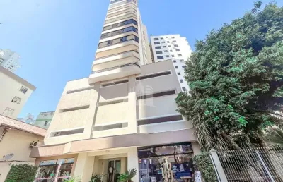 Apartamento com 3 dormitórios sendo 1 suíte e 2 vagas de garagem no centro em balneário camboriú