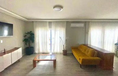 Locação anual à poucos passos do mar de balneário camboriú
