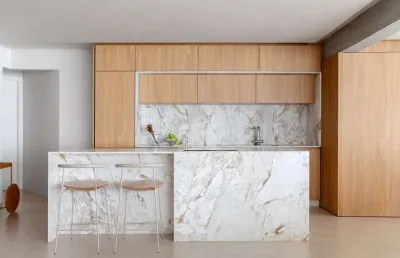 Apartamento frente mar reformado com 3 suítes e 2 vagas