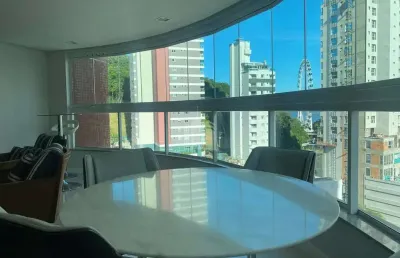 Apartamento mobiliado com 3 suítes e 2 vagas de garagem na barra norte