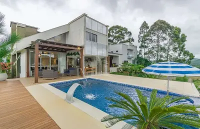 Casa em condomínio fechado com 4 quartos à venda no Rio do Meio, Camboriú 