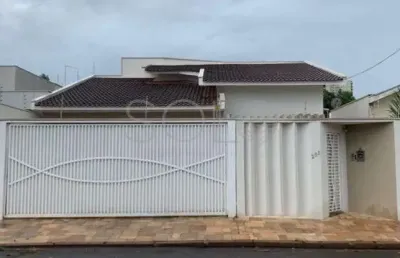 Belissima casa , regiao central, agende sua visita !!!
