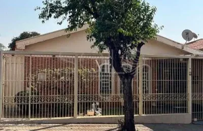 Casa terrea com edicula na rua sao bento, araraquara