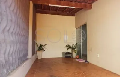 Casa linda, recem reformada com 3 dormitorios, 1 suite, moveis planjados