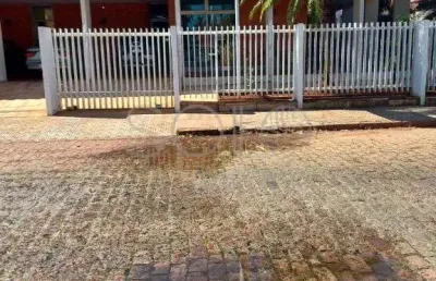 Venha conhecer esta linda casa a venda, onde cada detalhe foi cuidadosamente planejado para oferecer conforto e praticidade. com todos os moveis planejados na casa inteira, voce tera espacos amplos e 