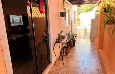 Otima casa a venda com 3 dormitorios, 1 suite e piscina