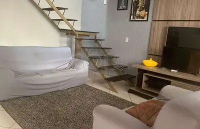 Conforto e lazer: sobrado com suite, piscina e churrasqueira!