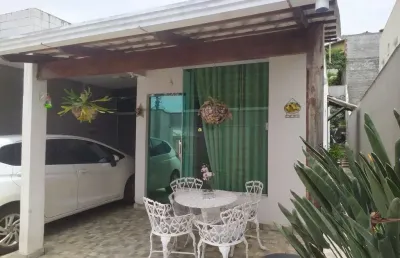 Imperdível casa à venda em esmeraldas-mg, bairro floresta encantada: 2 quartos, 1 suíte, 1 sala, 2 banheiros, 1 vaga, 80m²!