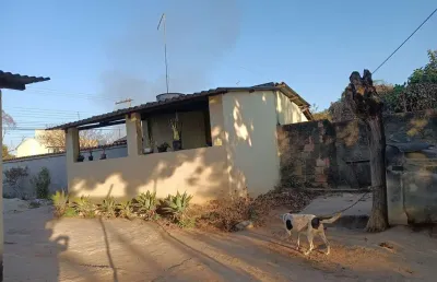 Casa à venda em esmeraldas-mg, bairro santa quitéria: 3 quartos, 2 salas, 2 banheiros, 120m². confira já!