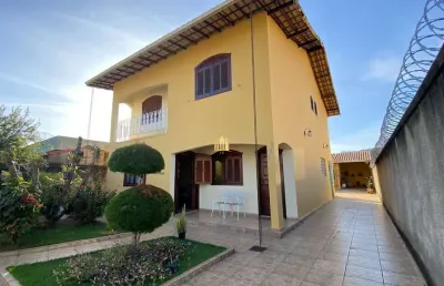 Residência de luxo no centro de esmeraldas-mg: 5 quartos, 1 suíte, piscina aquecida, área gourmet. oportunidade única!