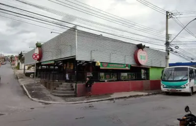 Oportunidade única! loja comercial de 260m² no centro de esmeraldas-mg: 2 salas, 1 banheiro, 7 vagas de garagem. agende sua visita!
