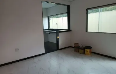 Casa à venda em esmeraldas-mg, bairro floresta encantada: 2 quartos, 1 suíte, 1 sala, 2 banheiros, 1 vaga, 65m².