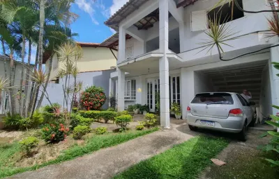 Casa de luxo no centro de esmeraldas-mg: 5 quartos, 1 suíte, 3 salas, 3 banheiros, 4 vagas de garagem - oportunidade!