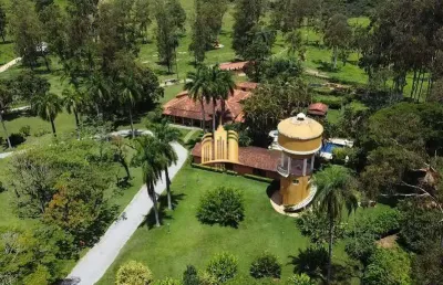 Fazenda de luxo à venda em esmeraldas-mg: 9 quartos, 3 suítes, 6 salas, estrutura completa para criação de gado. oportunidade única!