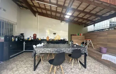 Imperdível oportunidade! casa à venda em esmeraldas-mg, bairro nova esmeraldas, com 3 quartos, 1 sala, 2 banheiros, 1 vaga de garagem, 180,00 m².
