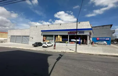Loja comercial de alto padrão para locação no centro de esmeraldas-mg: 2 salas, 1 banheiro, 2 vagas de garagem, 99,60 m² de área.