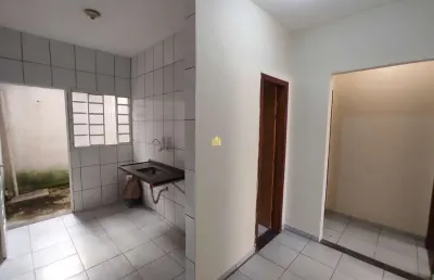 Casa à venda em esmeraldas-mg, santa cecília: 2 quartos, 1 banheiro, 1 vaga de garagem. confira!