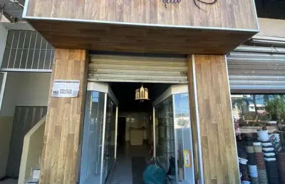 Loja para locação no centro de esmeraldas | r$ 1.800,00 | mezanino, vitrines e ar condicionado