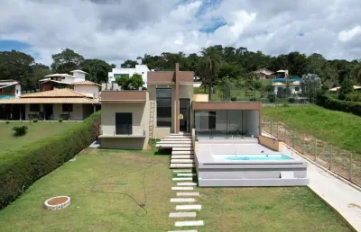 Casa à venda condomínio solar das palmeiras: suíte com closet, piscina infinita e área gourmet!