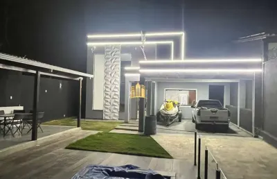 Casa 3 quartos com suíte e closet - piscina aquecida - área gourmet - 5 vagas - pé direito duplo