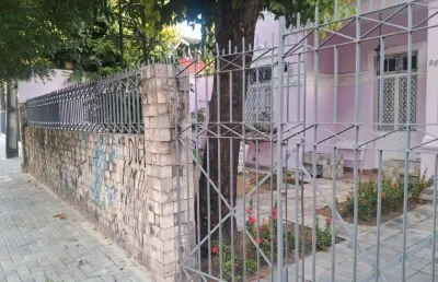 Alugo casa comercial  na avenida dezessete de agosto