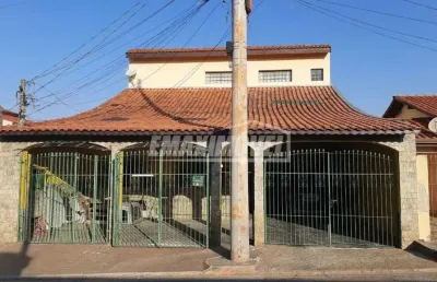 Casa com 4 quartos sendo 1 suíte, 2 vagas e quintal - vila louzada