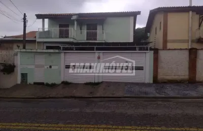 Sobrado com 3 suítes, 2 vagas e piscina no campolim!