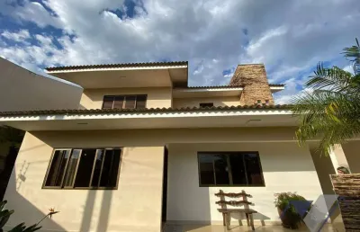 Sobrado com 3 dormitórios para alugar, 176 m² por r$ 6.500,00/mês - tropical  - cascavel/pr