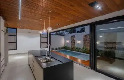 Casa térrea semimobiliada , com 03 suítes a venda no bairro tropical ii