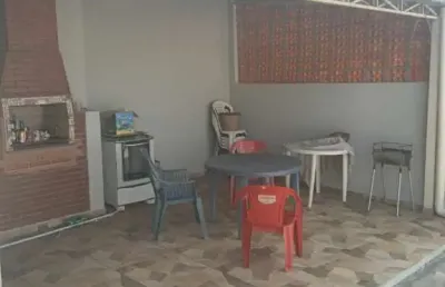 Casa térrea em valinhos com 3 dorms. c/suíte e 3 vagas de garagem