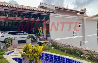 Cond. fechado de 341m² com 3 quartos em horto florestal