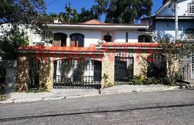 Casa terrea de 303m² com 4 quartos em horto florestal