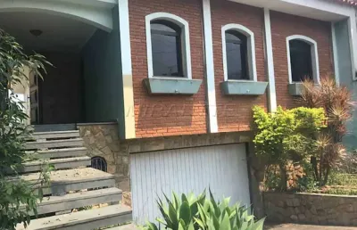 Casa terrea de 258m² com 3 quartos em horto florestal