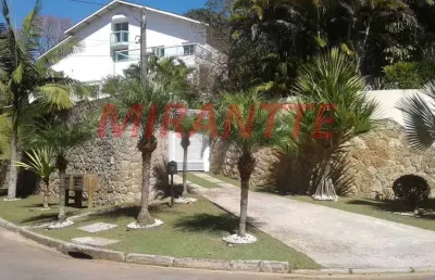 Sobrado de 720m² com 5 quartos em serra da cantareira