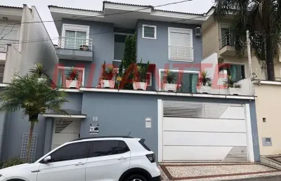 Sobrado de 334m² com 4 quartos em jardim entre serras