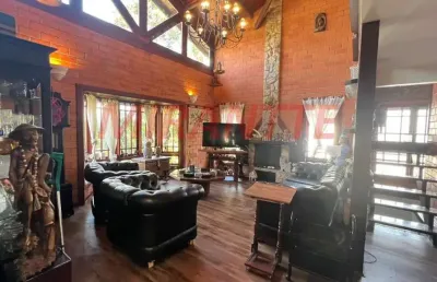 Sobrado de 308m² com 4 quartos em serra da cantareira