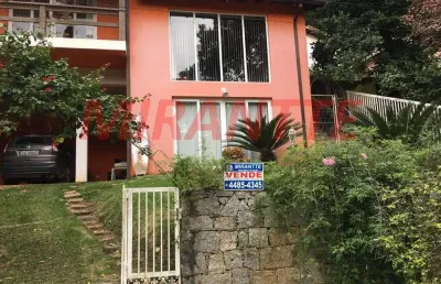 Sobrado de 360m² com 3 quartos em serra da cantareira