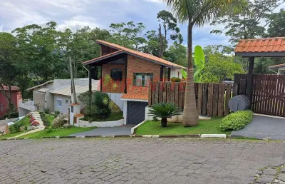Sobrado de 370m² com 5 quartos em serra da cantareira