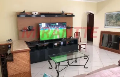 Cond. fechado de 180m² com 3 quartos em horto florestal