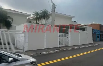 Cond. fechado de 149m² com 3 quartos em chora menino