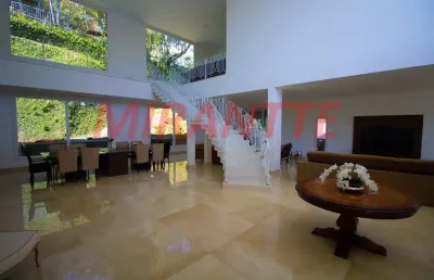 Cond. fechado de 744m² com 4 quartos em serra da cantareira