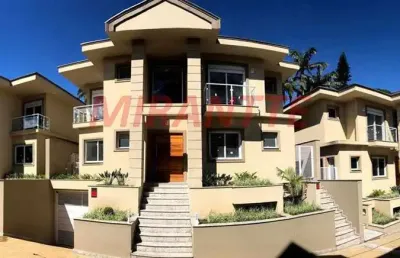 Cond. fechado de 435m² com 4 quartos em barro branco