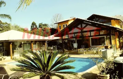 Sobrado de 460m² com 4 quartos em serra da cantareira