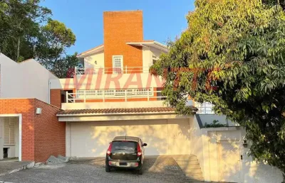 Sobrado de 350m² com 4 quartos em serra da cantareira