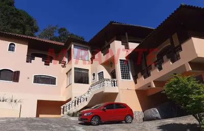 Cond. fechado de 905m² com 4 quartos em serra da cantareira
